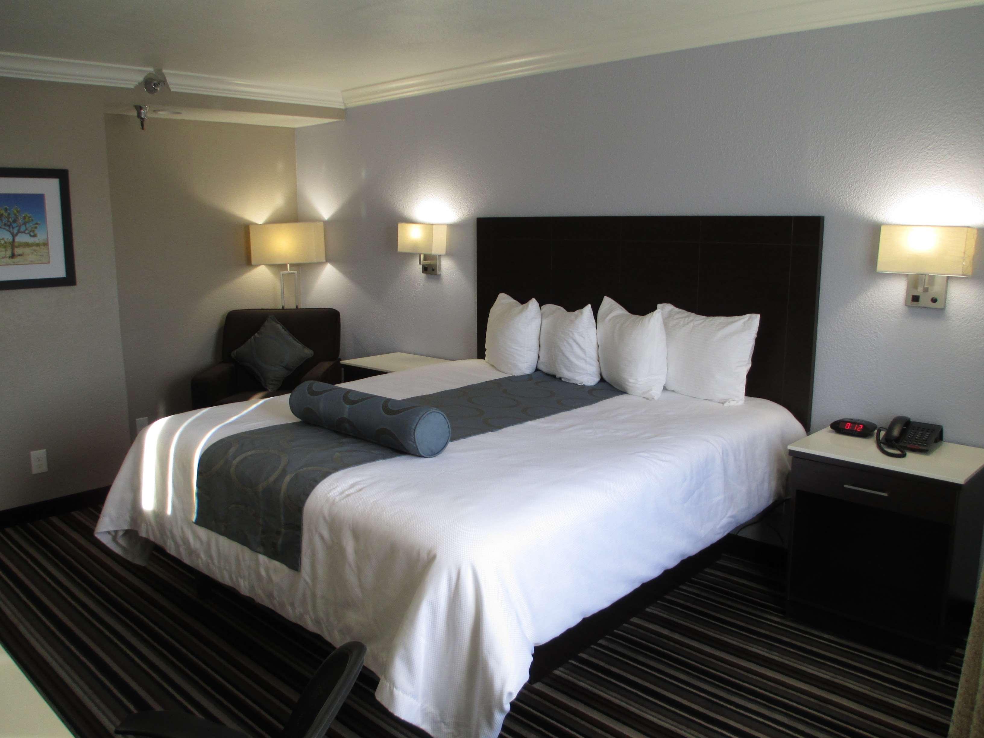 Best Western Plus Diamond Valley Inn Hemet Exterior photo