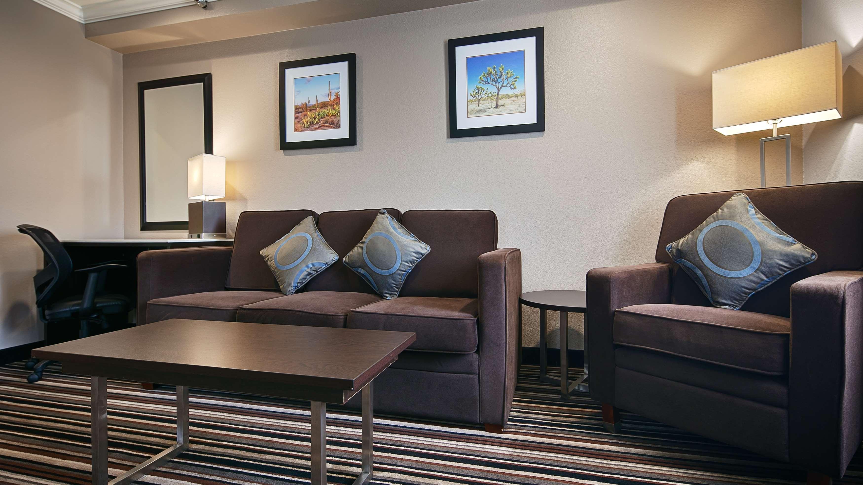 Best Western Plus Diamond Valley Inn Hemet Exterior photo